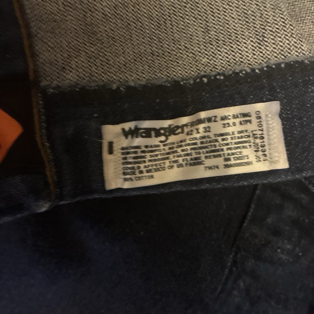 New Men's Wrangler Flame Resistant 13 Original Jeans Size 42X32 NWOT - Picture 7 of 7